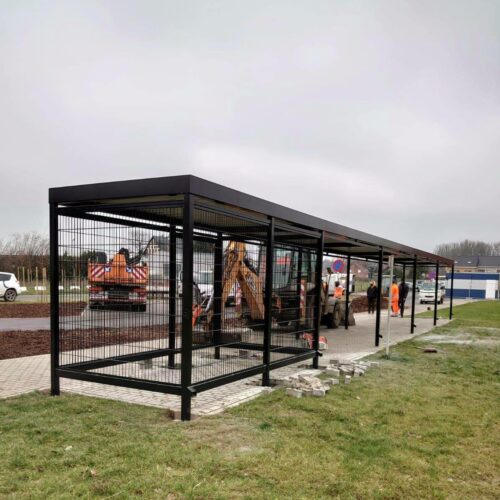 Fietsoverkapping Manheim - Modern en Maatwerk 84 Montagefoto fietsoverkapping model Manheim lengte 20 meter